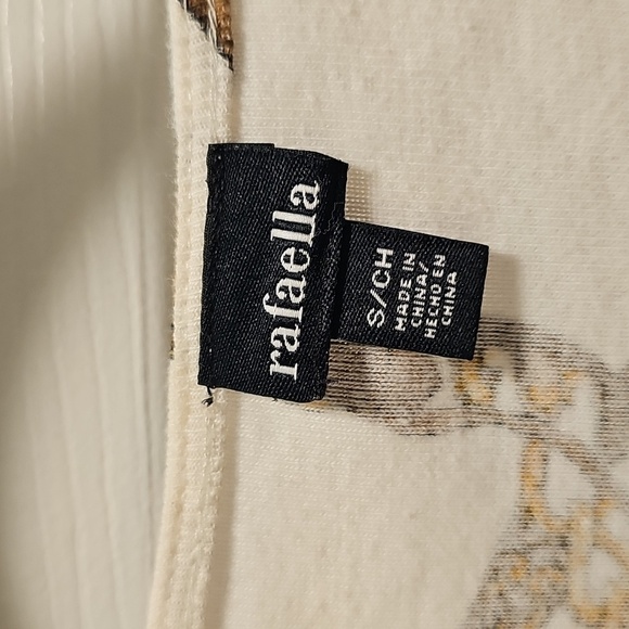 Chic Chain Print Sleeveless Top - Picture 2 of 10